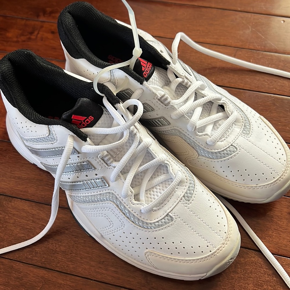 Adidas women’s size 6.5 tennis shoes